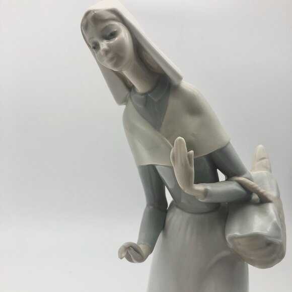 Lladro Figurine 10.5" TALL SHEPHERDESS WITH PUPPY DOG & BREAD BASKET #1034 Mint - Picture 9 of 13